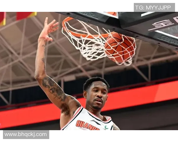 马尚布鲁克斯的篮球之路：从新秀到明星的奋斗与荣耀